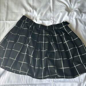 Hot Topic Black and White Pleated Skater Skirt